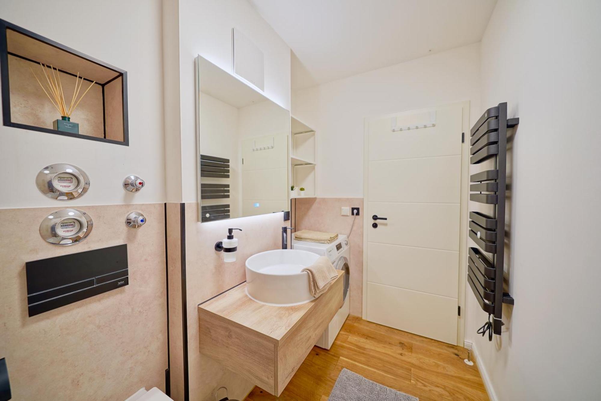 Edler Wohnraum Luxurioeses Apartment Mit Balkon, Boxspringbett, Kaffeevollautomat, Lift & Parkplatz Chemnitz Zewnętrze zdjęcie
